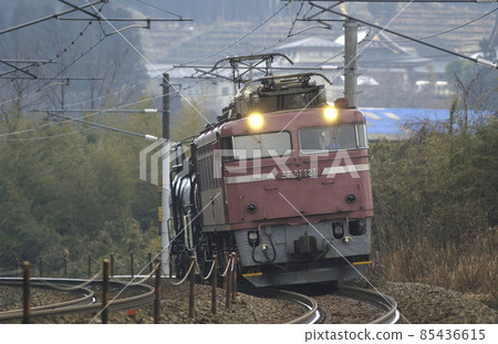 北陸本線栗倉翼 JR Freight EF81-121(富山) 北陸本線栗倉翼 JR Freight EF81-121(富山) 85436615