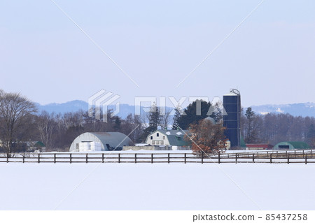 Scenery with a farm in the Ishikari region of Hokkaido Scenery with a farm in the Ishikari region of Hokkaido 85437258