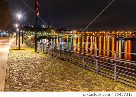Baldwin Bridge in Koblenz by night 85437312