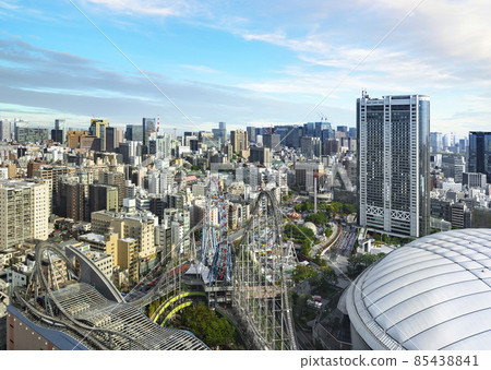 [Tokyo / Korakuen] A bird's-eye view of Tokyo Dome Stadium and Thunder Dolphin in Tokyo Dome City. 85438841