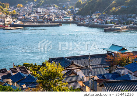 《Hiroshima Prefecture》 Morning scenery of Shimo-kamagari Island and Sanose 85441236