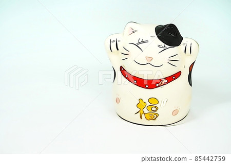 “雙手舉起招財貓”插圖圖片 85442759