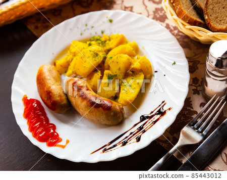 Belarusian vyachara - sausages with potatoes 85443012