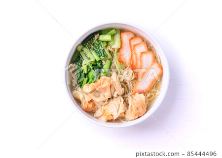 Noodles soup with wonton dumpling and grilled red pork in bowl on white background 85444496