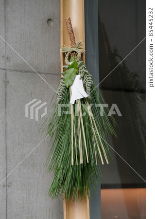 Scenery in front of Jingumae where New Year's decorations are displayed at the storefront Scenery in front of Jingumae where New Year's decorations are displayed at the storefront 85445232