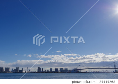 從日之出碼頭看到的東京灣台場地區的風景 從日之出碼頭看到的東京灣台場地區的風景 85445268