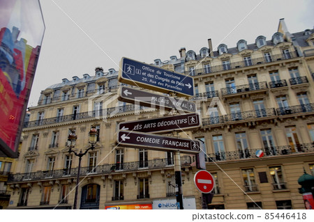 Paris road sign 85446418