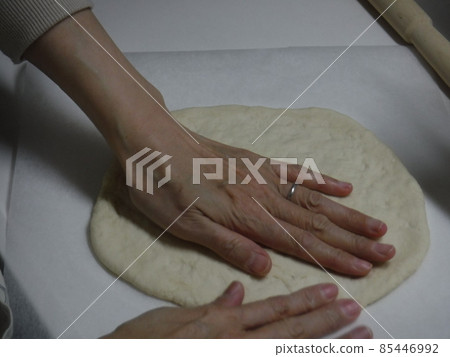 Making bread for children-Bakery is made by child 85446992