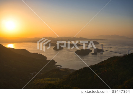 Sunset scenery of Kurushima Kaikyo Bridge seen from Mt. Kiro Sunset scenery of Kurushima Kaikyo Bridge seen from Mt. Kiro 85447594