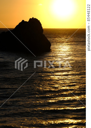 Nakabayashi coast and the sun in the morning 85448122