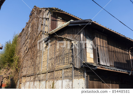 A very old and beautiful building in Ushimado, Setouchi City, Okayama Prefecture 85448581
