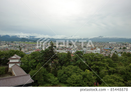 (會津)俯瞰敦賀城的會津若松市街景(福島縣) (會津)俯瞰敦賀城的會津若松市街景(福島縣) 85448878