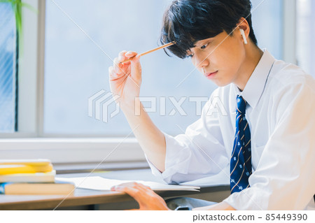 High school student studying cram school photography cooperation: WEEK Shibadaimon (Sun Frontier Fudousan) High school student studying cram school photography cooperation: WEEK Shibadaimon (Sun Frontier Fudousan) 85449390