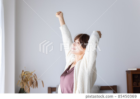 伸展的女人 85450369