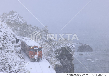 Himi Line in winter when it snows 85450797