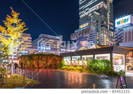 《Osaka Prefecture》 Emperor station square, city night view 85451131