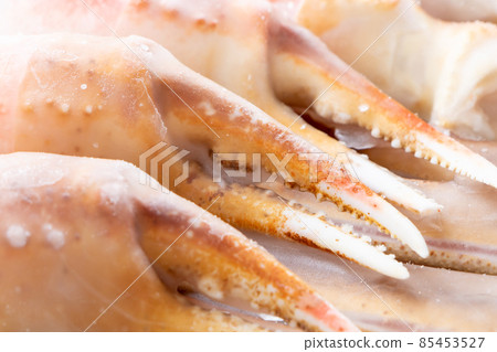 Frozen snow crab claws up. 85453527