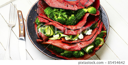 Beetroot pancakes with vegetable filling Beetroot pancakes with vegetable filling 85454642