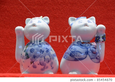 A tour of the chicks of Seto, a town of pottery 85454870