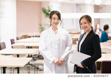 Female doctor and business woman Female doctor and business woman 85454877