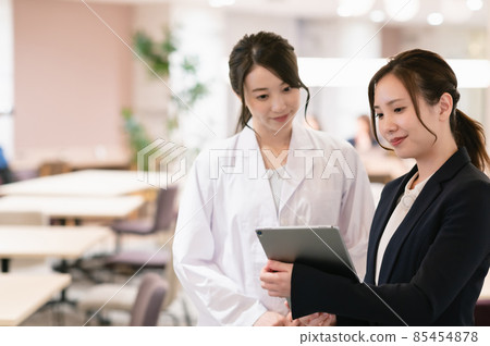 Female doctor and business woman Female doctor and business woman 85454878