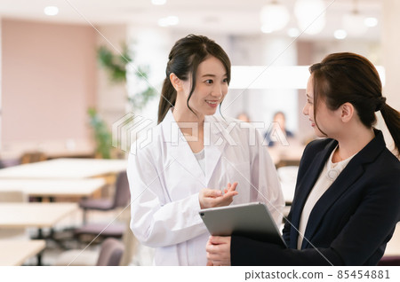 Female doctor and business woman Female doctor and business woman 85454881