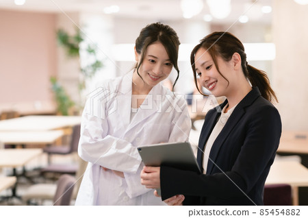 Female doctor and business woman Female doctor and business woman 85454882