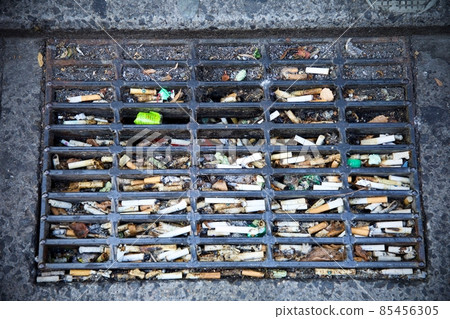 Tobacco littering 85456305
