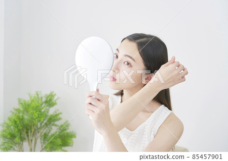Looking at female hair in the mirror Looking at female hair in the mirror 85457901
