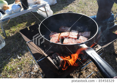 Charcoal-grilled bacon Charcoal-grilled bacon 85458329