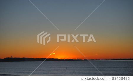 New Year's Day 2022, just before dawn Chigasaki coast and Enoshima 85458425