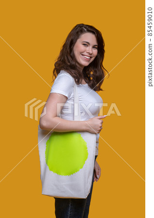 High-spirited lady with the carry-all posing for the camera 85459010