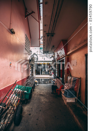 Maeklong Train Market, Talad Rom Hub, Ratchaburi, Thailand 85459790