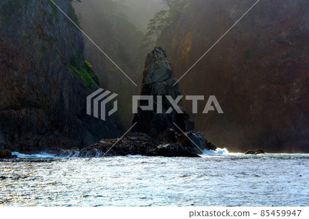 Kitayamazaki Cliff Cruise ・ Rocks protruding from the surface of the sea and cliffs, beautiful views created by Yamase ・ Tohoku, Iwate Prefecture, Tanohata Village (1) Kitayamazaki Cliff Cruise ・ Rocks protruding from the surface of the sea and cliffs, beautiful views created by Yamase ・ Tohoku, Iwate Prefecture, Tanohata Village (1) 85459947