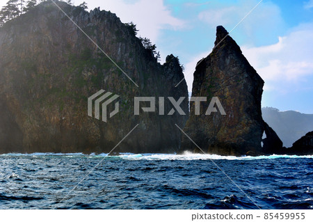 Kitayamazaki Cliff Cruise, a symbol of Yagoshizaki (Cape Yagoshi), huge candle rock, Tohoku, Iwate Prefecture, Tanohata Village (2) Kitayamazaki Cliff Cruise, a symbol of Yagoshizaki (Cape Yagoshi), huge candle rock, Tohoku, Iwate Prefecture, Tanohata Village (2) 85459955