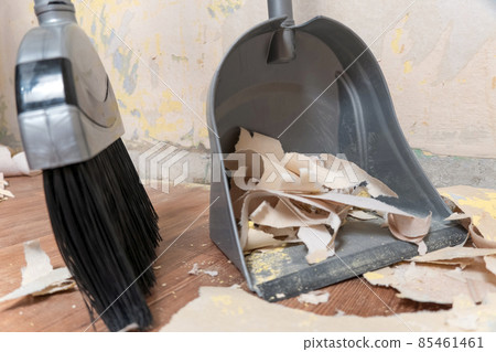 Cleaning service and cleaning of premises.Place the floor with a broom after repair.Collect construction debris with a brush in a dustpan.Sweep house.Tools for cleaning.Torn wallpaper from the wall. 85461461