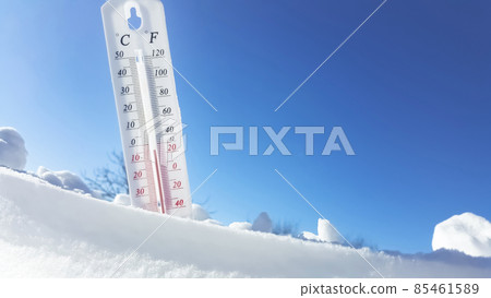 The Thermometer Lies On The Snow In Winter Showing A Negative Temperature  Meteorological Conditions In A Harsh Climate In Winter With Low Air And  Ambient Temperaturesfreeze In Wintertime Stock Photo - Download