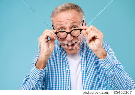 Surprised mature man in glasses staring at camera Surprised mature man in glasses staring at camera 85462307