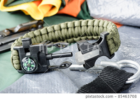 green survival bracelet 85463708