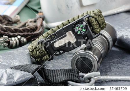 green survival bracelet 85463709