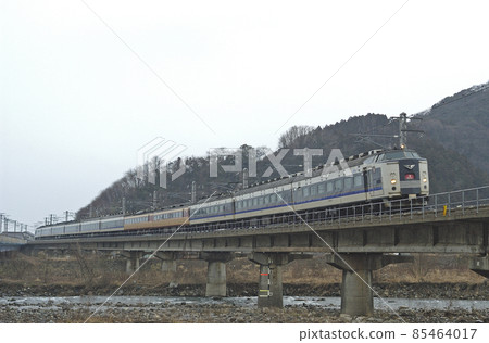 北陸本線 浦本梶屋敷 JR 西 583 系列 B6 列車 + 485 系列(京都)支線 北陸本線 浦本梶屋敷 JR 西 583 系列 B6 列車 + 485 系列(京都)支線 85464017