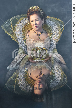 The image of Queen Elizabeth I of the 16th century on a gray background. Historical reconstruction. Playing card concept, reflection. High quality photo The image of Queen Elizabeth I of the 16th century on a gray background. Historical reconstruction. Playing card concept, reflection. High quality photo 85466011