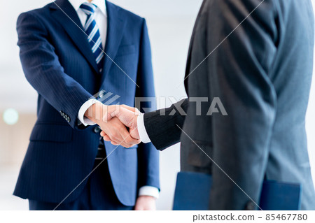 商人握手“ LINK FOREST”射擊合作 商人握手“ LINK FOREST”射擊合作 85467780