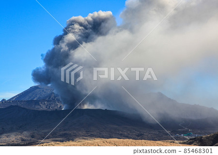 Aso Nakamidake raising plume 85468301