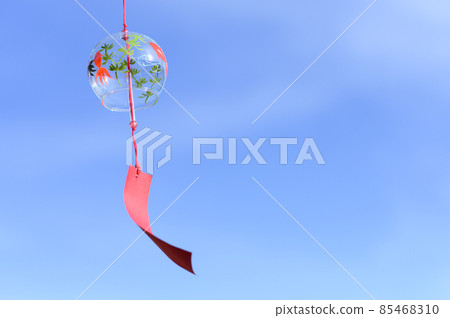 Cool wind chimes and blue sky 85468310