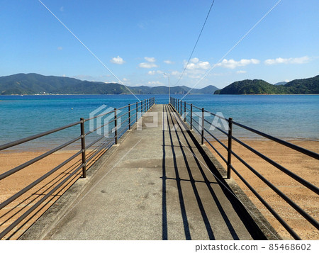 Wharf on the beach of Kakeromajima Wharf on the beach of Kakeromajima 85468602