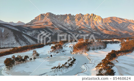 Ulsan rock in Soraksan Ulsan rock in Soraksan 85468624