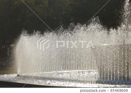 飛濺的噴泉 飛濺的噴泉 85469699