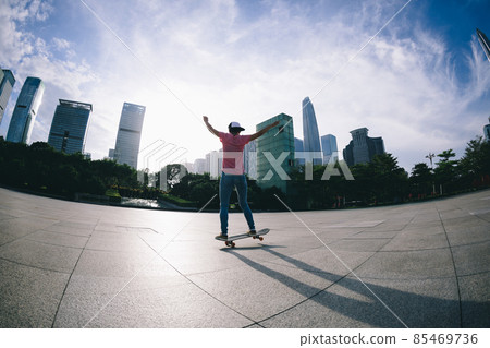 Skateboarder skateboarding outdoors in city Skateboarder skateboarding outdoors in city 85469736