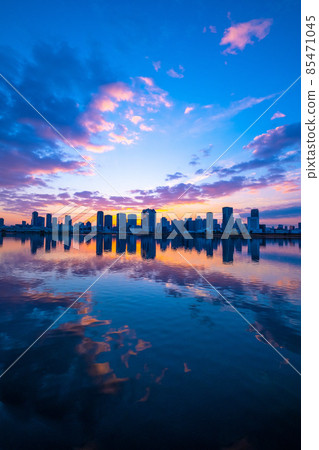 大阪梅田的摩天大樓，大城市的曙光 85471045